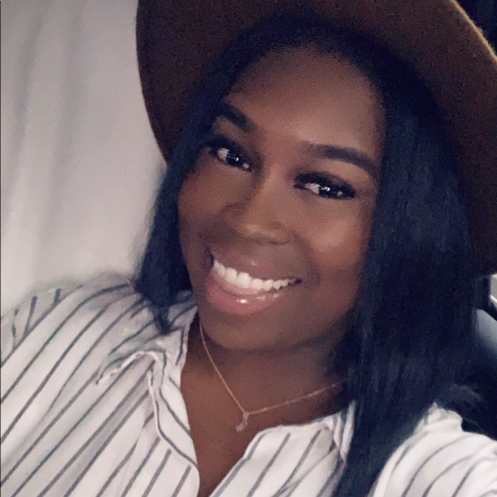 Meet your Posher, Danielle